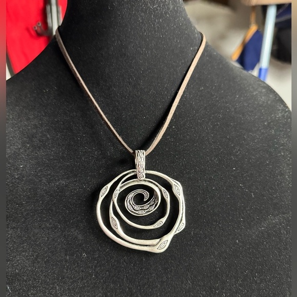 Nightmare Before Christmas Style Silver Toned Metal Swirl Slide Pendant - Picture 2 of 8